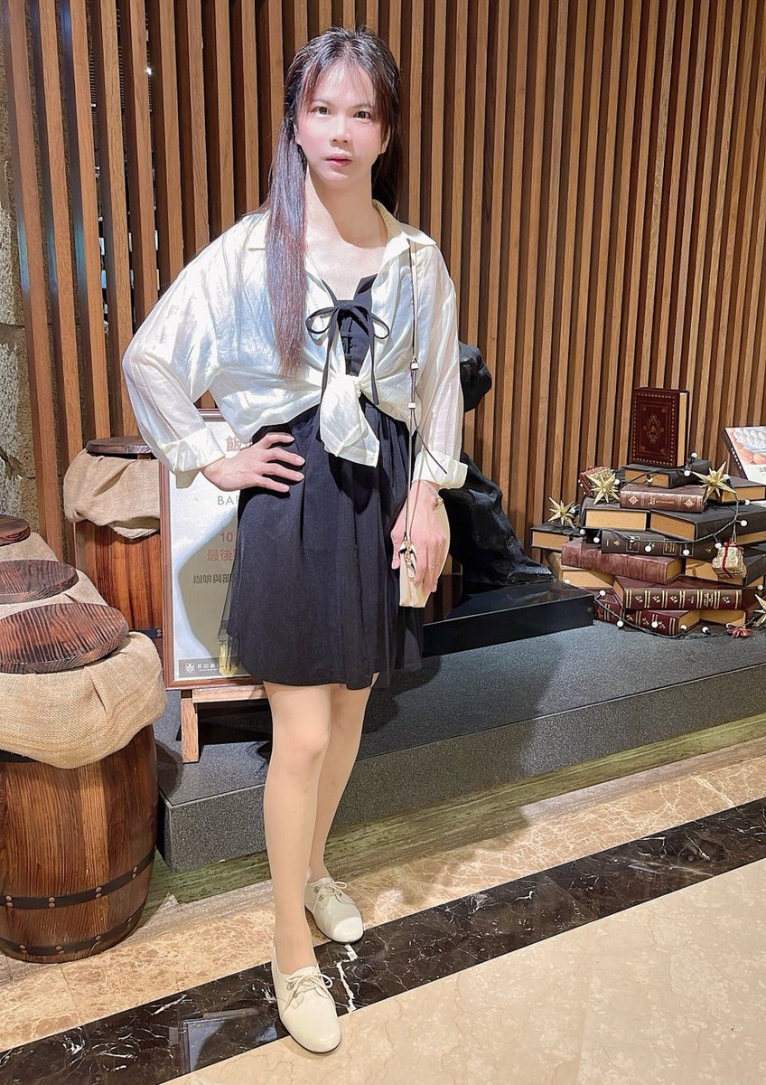 zhouxiaowu742's tweet photo. 颱風天，就在室內拍拍拍 https://t.co/dmJQu8qfiD