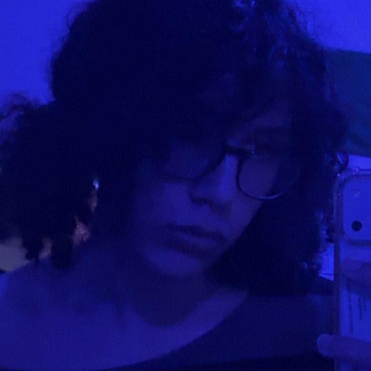 dumbnround's tweet photo. girl who gets to be blue sometimes https://t.co/hXQsOH5Ilu