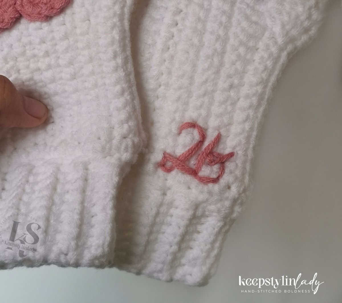 keepstylinlady's tweet photo. catalogue 4.2; Cat Paw Gloves by @keepstylinlady

available colorway pt. 2:
🐾 Black-blue
🐾 White-blue
🐾 With embroidery
🐾 4 toe beans only

Custom order are more than welcome!! 😚

shopee link: https://t.co/S0iDzEF6TN

#KSLady #keepstylinlady #crochet https://t.co/T1tJDAZarK