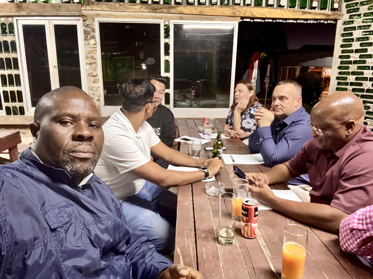 ntateRaps's tweet photo. Impromptu stakeholder Meeting  with #BMA Commissioner #Dr.Masiapato to discuss critical issues affecting frequent travellers ahead of the festive season &amp; beyond. https://t.co/HaXI3pLvgS