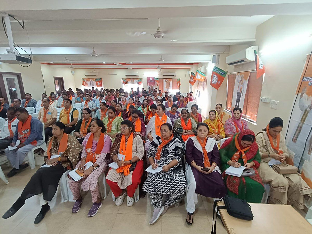 iBinaKothari's tweet photo. લોકતંત્ર બચાવો – ભીડ હટાવો રેલી
આગામી તા. 24/10/2026ના રોજ યોજાનારી SIR સમર્થન રેલીને ભવ્ય અને સફળ બનાવવા માટે ભારતીય જનતા પાર્ટી, જામનગર મહાનગર દ્વારા  અગત્યની આયોજન બેઠક યોજાઈ. https://t.co/eTS1tcqGbZ