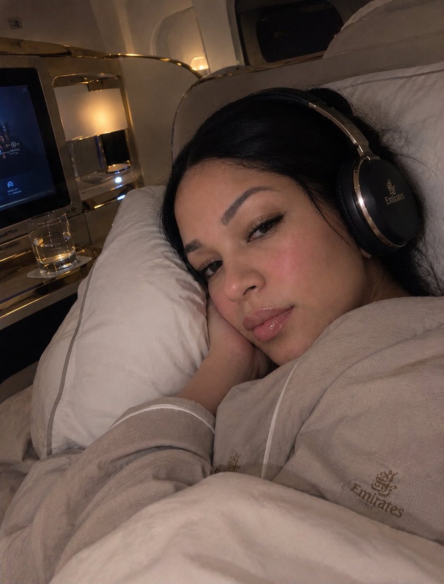 jullybene's tweet photo. Às vezes, pagar um pouquinho a mais por conforto e qualidade faz toda a diferença. Algumas experiências simplesmente valem a pena. ✨✈️
#Emirates #FirstClass #Dubai #TravelDiaries https://t.co/7teIjeWBF5