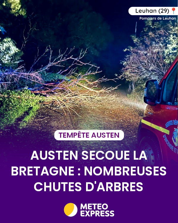 MeteoExpress's tweet photo. 🌀 La tempête Austen secoue la Bretagne ce vendredi matin. Le Finistère est le plus touché avec 100 à 120 km/h dans les terres et jusqu'à 161 km/h à la Pointe du Raz ! De nombreuses chutes d'arbres sont signalées. La tempête gagne la Manche. 💨 https://t.co/6tkFdlv2uE