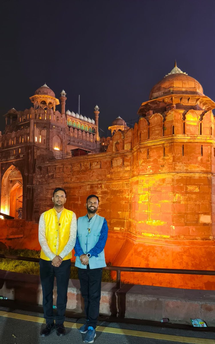 alwarprashant's tweet photo. दिल्ली के लाल किले 🏰 में श्री धार्मिक लीला कमेटी द्वारा आयोजित विश्व प्रसिद्ध रामलीला 🏹 मंचन के 103 वें वर्ष में 🪷हवामहल, जयपुर से विधायक व हाथोजधाम, जयपुर के महंत स्वामी बालमुकुंद आचार्य जी, 🇹🇩चाड की राजदूत महामहिम श्रीमती इल्जिमा बड्डा मालोट जी...
#Ramleela #lalqila #Ram https://t.co/Wf9epE1H9X