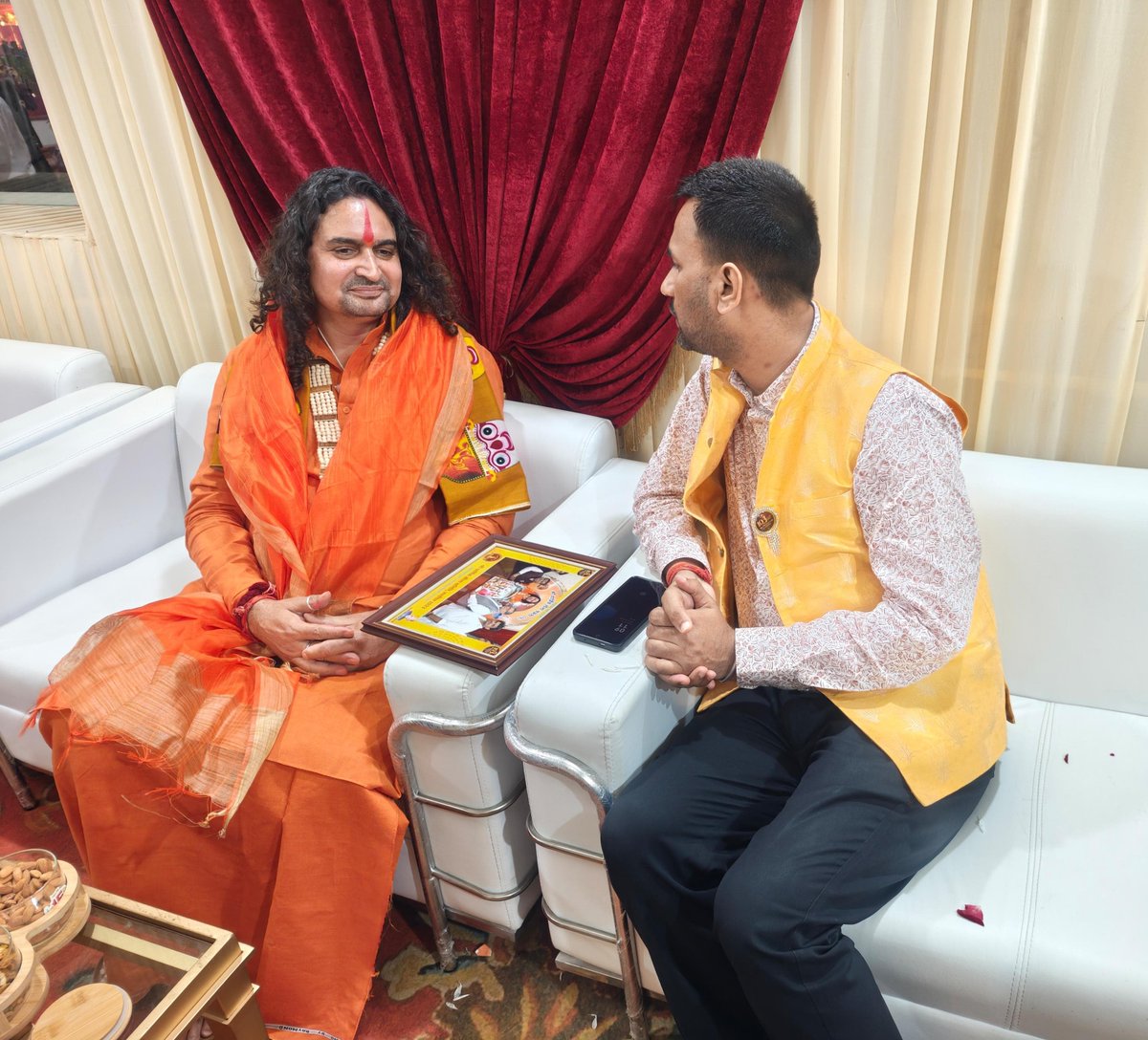 alwarprashant's tweet photo. दिल्ली के लाल किले 🏰 में श्री धार्मिक लीला कमेटी द्वारा आयोजित विश्व प्रसिद्ध रामलीला 🏹 मंचन के 103 वें वर्ष में 🪷हवामहल, जयपुर से विधायक व हाथोजधाम, जयपुर के महंत स्वामी बालमुकुंद आचार्य जी, 🇹🇩चाड की राजदूत महामहिम श्रीमती इल्जिमा बड्डा मालोट जी...
#Ramleela #lalqila #Ram https://t.co/Wf9epE1H9X