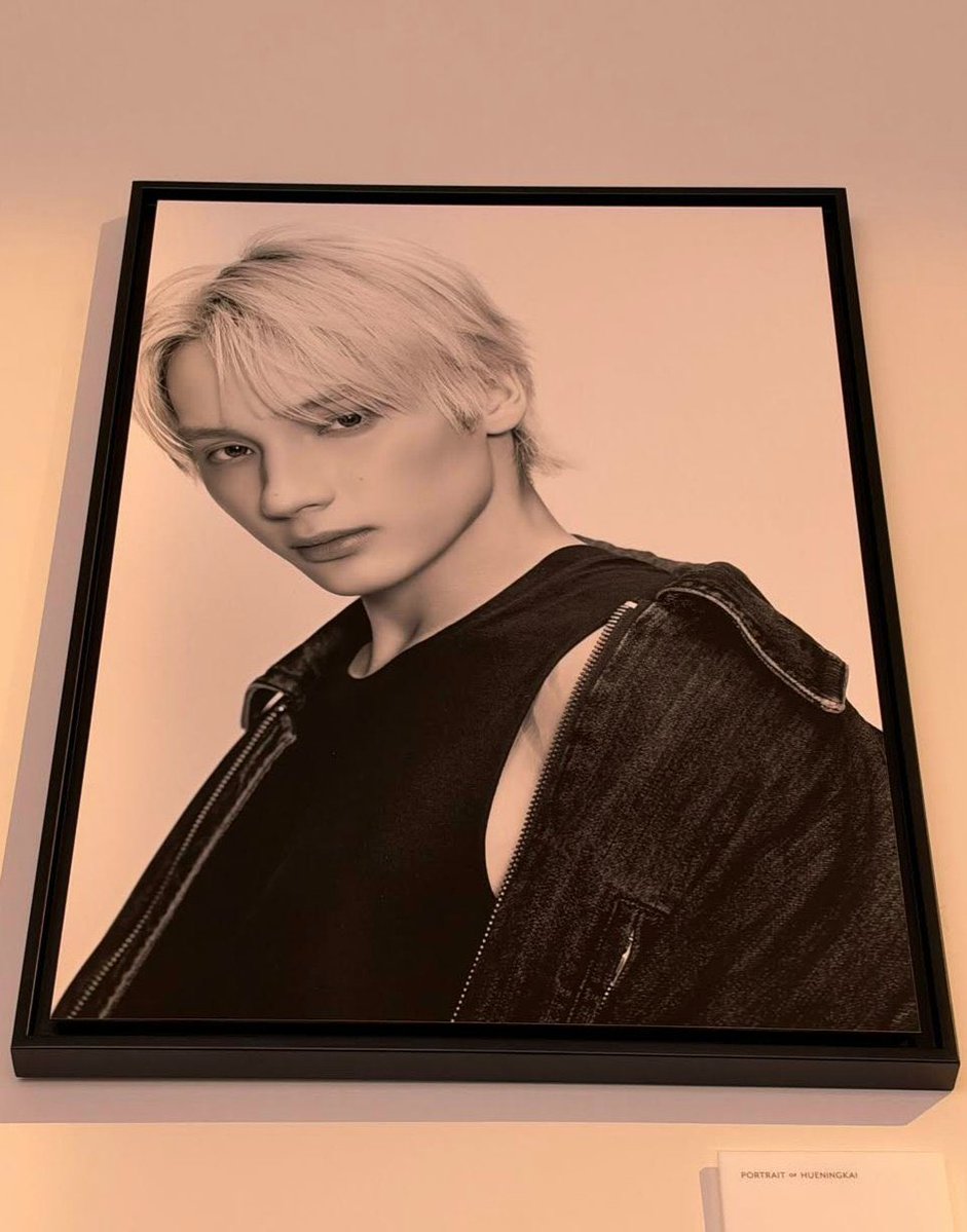 picsofhnk's tweet photo. #휴닝카이 for d'festa the origin exhibition https://t.co/cj86QWCC0H