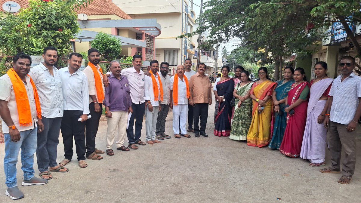 K_M_Suresh_'s tweet photo. ಆಗ್ನೇಯ ಪದವೀಧರ ಕ್ಷೇತ್ರದ ವಿಧಾನ ಪರಿಷತ್ ಚುನಾವಣೆ–2026ರ ಮತದಾನದ ಅಂಗವಾಗಿ, ಹರಿಹರ ವಿಧಾನಸಭಾ ಕ್ಷೇತ್ರದ ಜನಪ್ರಿಯ ಶಾಸಕರಾದ ಸನ್ಮಾನ್ಯ ಶ್ರೀ ಬಿ.ಪಿ. ಹರೀಶ್ ಅವರು ಹರಿಹರದ ವಿವಿಧ ಮತಗಟ್ಟೆಗಳಿಗೆ ಖುದ್ದು ಭೇಟಿ ನೀಡಿದರು. https://t.co/1IsgMA9luo