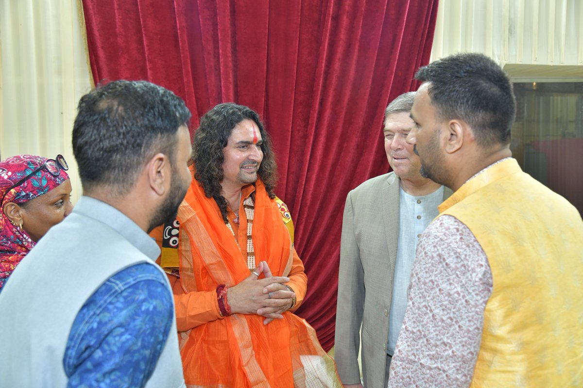 alwarprashant's tweet photo. 🇺🇳UNESCO के दक्षिण एशिया में नेचुरल साइंसेज यूनिट के चीफ डॉ. बेनो बोअर जी, 🇪🇹इथियोपिया की नेबीहा जी, जीटीटीसीआई अध्यक्ष डॉ. गौरव गुप्ता जी, "विदेशी रसोई" के मालिक बड़े भाई श्री निशांत शर्मा जी, "द डड़ीकर फोर्ट" के मालिक योगेश भेड़ी जी...
#Ramleela #lalqila #Ram
#PrashantSharma https://t.co/p2xx4kxsht