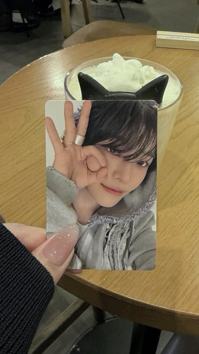 _longlong_311's tweet photo. 出遅れロン猫🐈‍⬛🩶
#HEXINLONG #XINLONG 
#허씬롱 #씬롱 #贺鑫隆 #シンロン https://t.co/OqSZSSNn1h