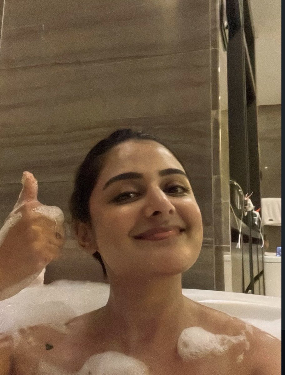 mallikakrish69's tweet photo. Esther Anil ❤️💦 https://t.co/RdTxmtd433