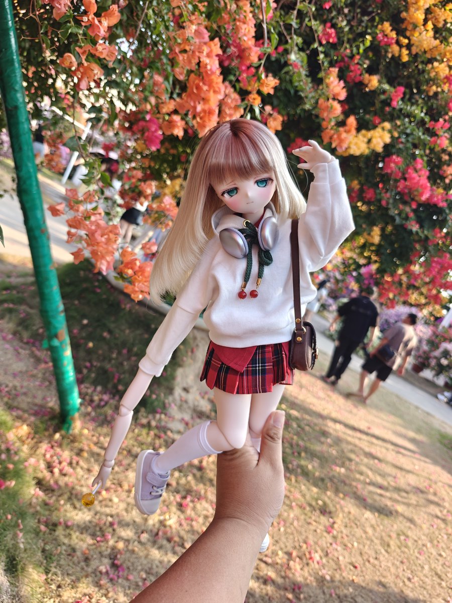 sin_ct's tweet photo. 先日写真を撮っていた時、ドールの腕が取れて落ちちゃったんだけど、着ていた服に引っかかって留まってて、その瞬間一気に手長猿になっちゃった🤣🫵 https://t.co/W49rSdIdyl