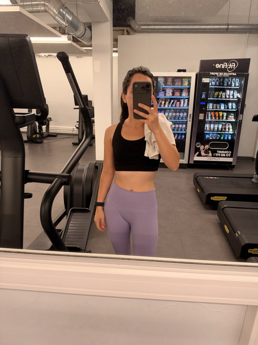 idilcodes's tweet photo. good morning :) early gym, then finishing visitaki’s app store designs. a little time for myself and a little progress on something i care about 🤍 what are you looking forward to today? https://t.co/Do7PnUALMm