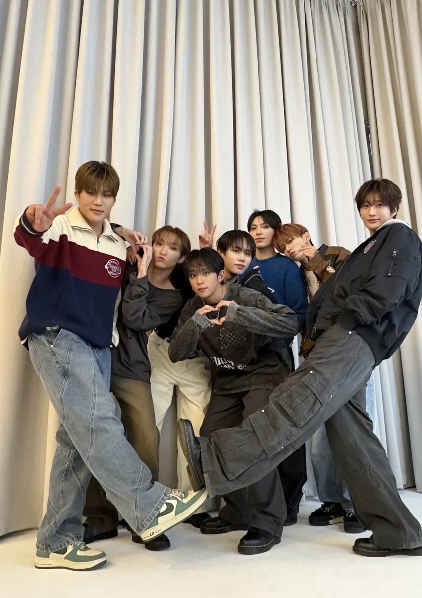 DKB_Streaming's tweet photo. 📡 STATIONHEAD COLLAB

✨Day 2 is finished! Thank you BBs &amp; Ahgases who joined our #DKB x #JJProject ( #JAYB x #JINYOUNG ) collab 🫶🏻

Huge thanks to @OT7Ahga for this collab 🥰 It’s always so much fun enjoying our fave’s work music together, can’t wait to do it again soon 🩶💚 https://t.co/yQ04298w29
