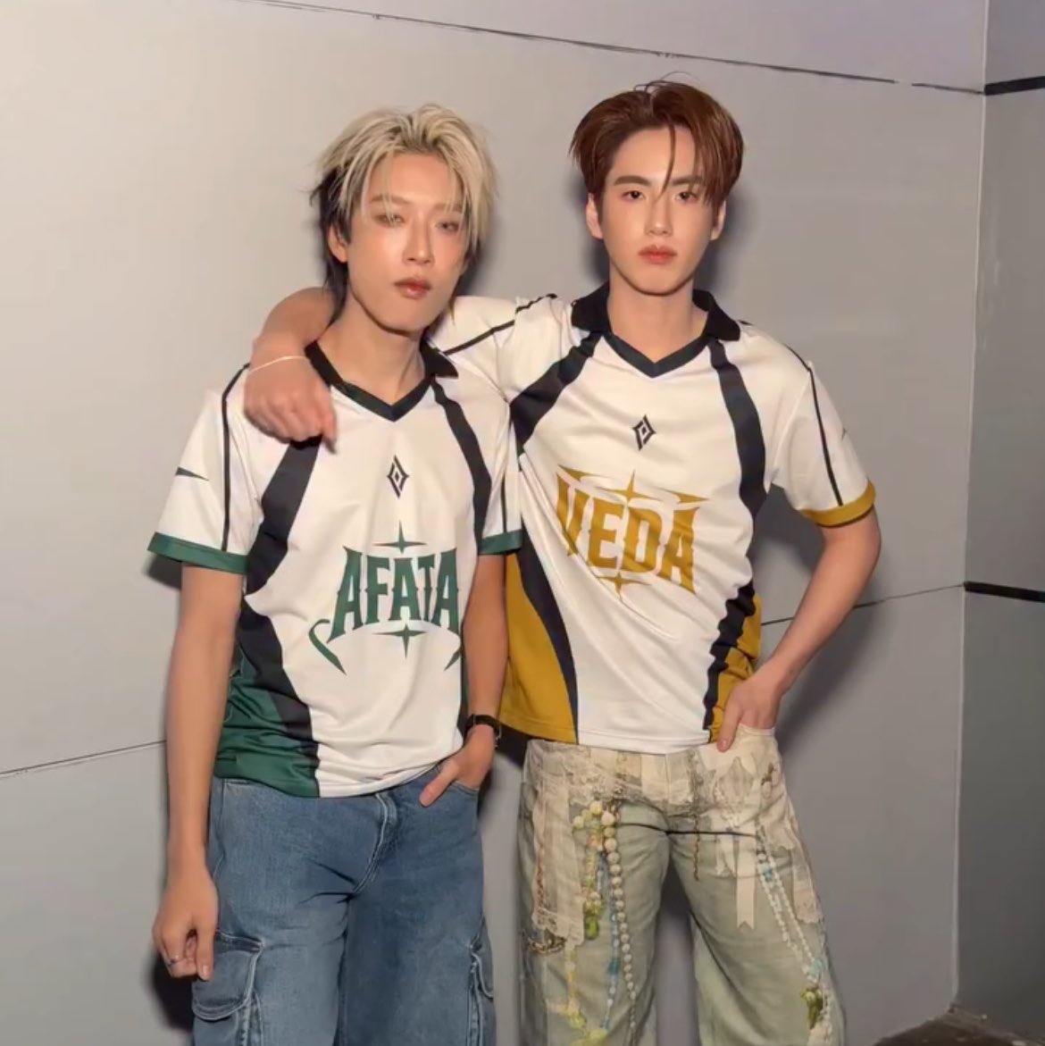789042h's tweet photo. เจอกันหน่อย ไอพวกตี๋ๆหมวยๆเนี่ย 🏒🐈‍⬛

#TeamAFATA VS #TeamVEDA  
#NEXnattakit #PHUTATCHAI
#RoVxBUS
#RoVTPOPTournament
#BUSbecauseofyouishine https://t.co/zl5YwkEBXp
