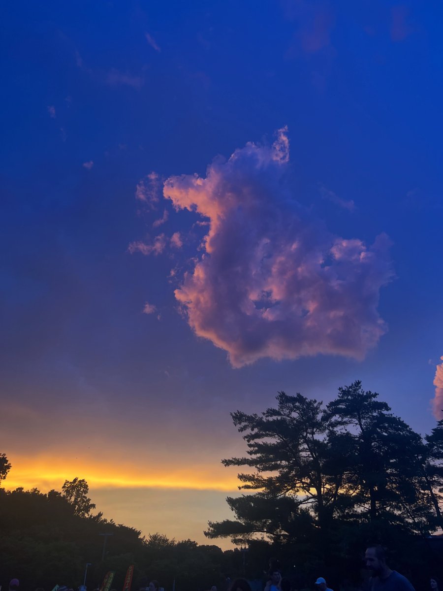 RohanszMathipij's tweet photo. Cloud formations are limited only by your imagination. https://t.co/IlLSsQFOYp