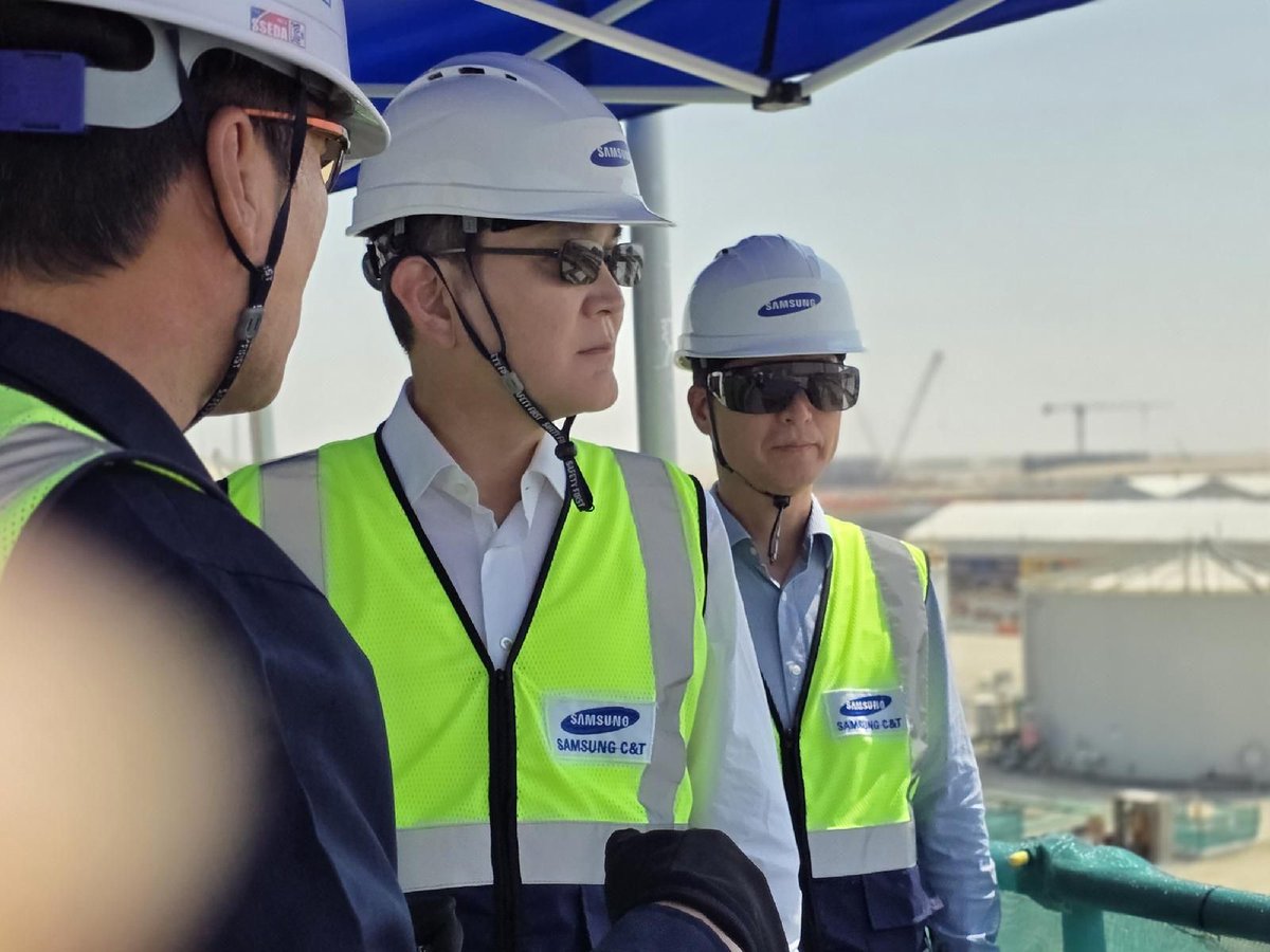 arabic_info's tweet photo. UAEに飛んだサムスングループ会長のイ・ジェヨン…AI・半導体を支える電力市場を集中的に点検 ｜ 매일경제

https://t.co/5gjJ4YDwYk

#UAE #アブダビ #サムスン #半導体 #エネルギー #UAE経済 https://t.co/IAxBr2uxEi