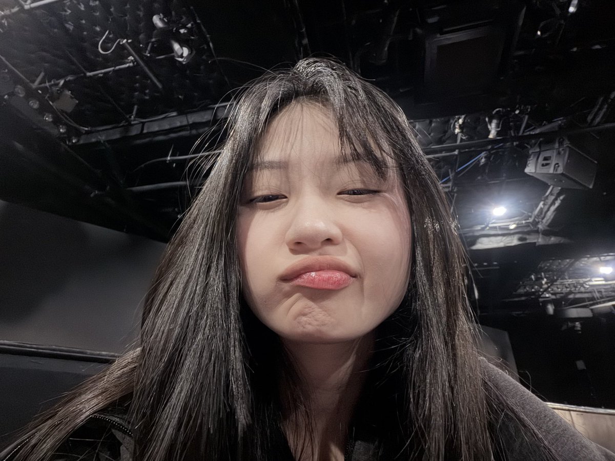 M_MikaelaJKT48's tweet photo. SEE UUU BSKK MNG!! https://t.co/jpEDqdheqj