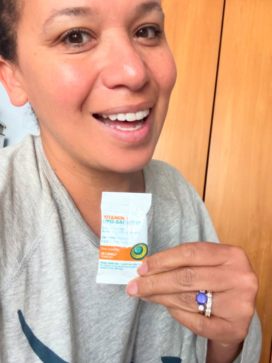 KennahnWellsdqX's tweet photo. This winter, I’m giving myself a Vitamin C boost with @liposachets. Easy to take straight from the sachet or mixed into a drink, and I genuinely like the taste. Supporting your body as it changes is okay. What are your winter wellness tips? https://t.co/xRjsIu09rj