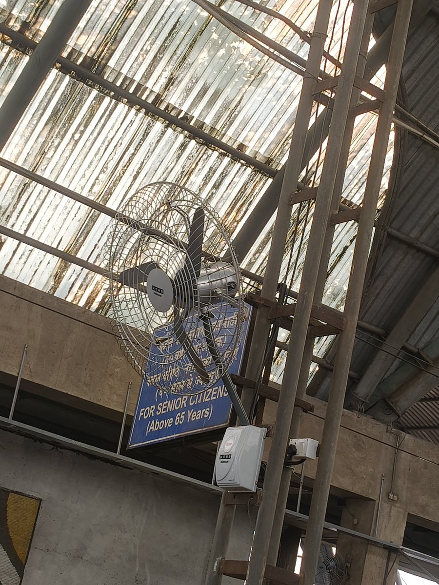 rajasinghss's tweet photo. @drmmumbaicr @RailwaySeva @grpmumbai @RailMinIndia The fans installed at KoparKhairane railway station in Navi Mumbai (Trans-Harbour line) are not working and mostly remain switched off in Morning (Peak Time), causing severe inconvenience to daily commuters. https://t.co/epkQhVTeY9