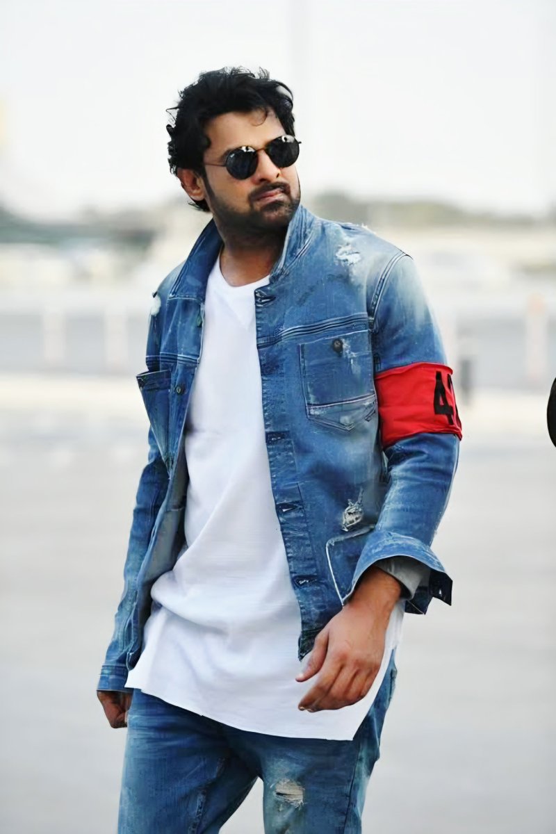 RajivAluri's tweet photo. Happy Birthday to Dearest Darling #Prabhas. Wishing you always the Best ❤️🤗

#HappyBirthdayPrabhas https://t.co/uDJv72l8Q4