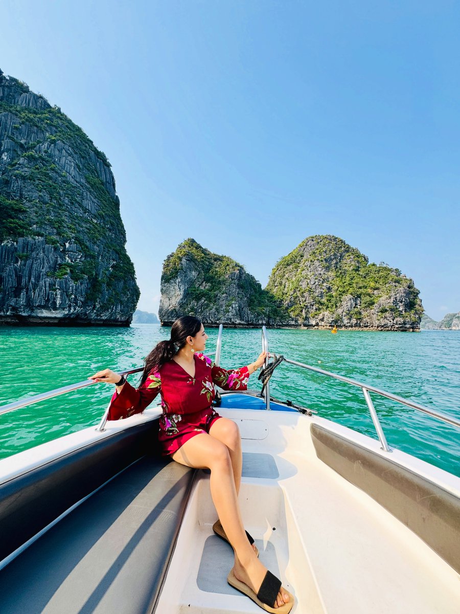 xlcerro's tweet photo. Floating through paradise, one breathtaking view at a time. https://t.co/IwnEgFRk7o