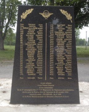 JcBrisard's tweet photo. Il y a 43 ans, le 23 octobre 1983, un double attentat à Beyrouth tuait 58 paras français et 241 Marines américains #Drakkar #Liban #Hezbollah #NeverForget https://t.co/NAGfEH8Fwn