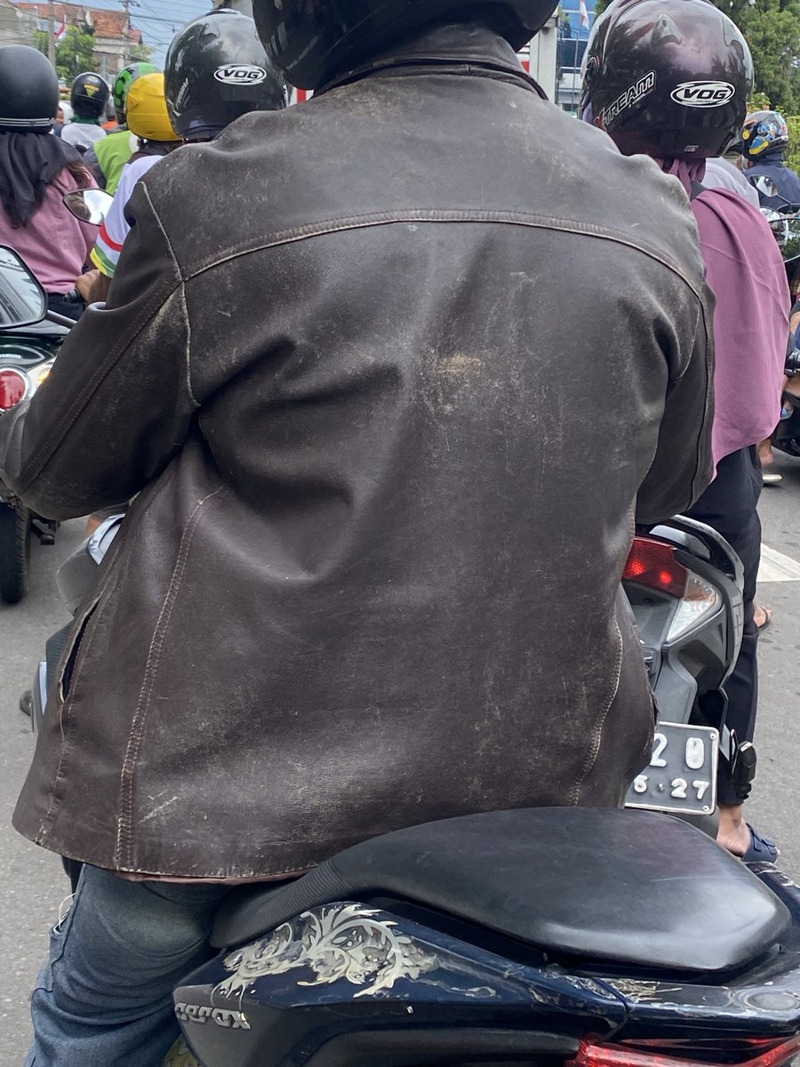 sukaVelukan's tweet photo. Sampe kusem gitu ya 🤪 https://t.co/81a0jWpCIg