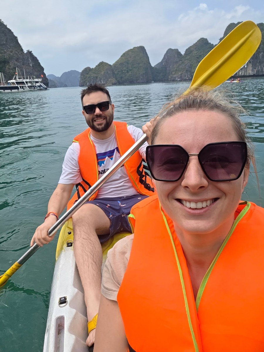 oskitar26's tweet photo. Z hor k moři a pak do vnitrozemí za nejkrásnějšími scenériemi Vietnamu. Cat Ba a Lan Ha Bay: loď, koupání, kajaky. Ninh Binh, „Halong Bay na suchu“, je neskutečná nádhera. Vietnam mě nepřestává bavit! https://t.co/ocTNJDKu8w