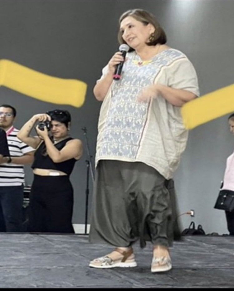 mm_sct's tweet photo. @XochitlGalvez Otra vez 
La experta en opinar tonterías 
Siempre serás la  #BotargaPerdedora https://t.co/GlAscO4YR2