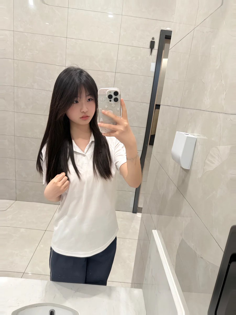 stacy48hr6's tweet photo. 新人刚玩X.…..真给bb看

有人想锐评一下我15岁的福嘛🥹

看完不许瞎说，赶紧看，我要删了

真没有🚪流言1我真秒发呀！ https://t.co/fhaAm2NVSx