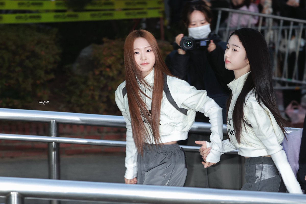 a3zluv's tweet photo. 유니랑 찡이랑 맨날 손 꼭 잡고 다니는 거//
귀여워ㅜㅜ 진짜 애기들인 거 체감 https://t.co/G1WJUcaWyT