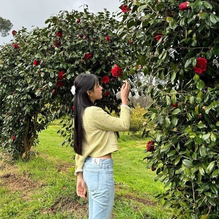 copsMINJI's tweet photo. @copsJIYEON Pagi tadi juga menyapa bunga-bunga 🌹 https://t.co/XyUngZtHSJ