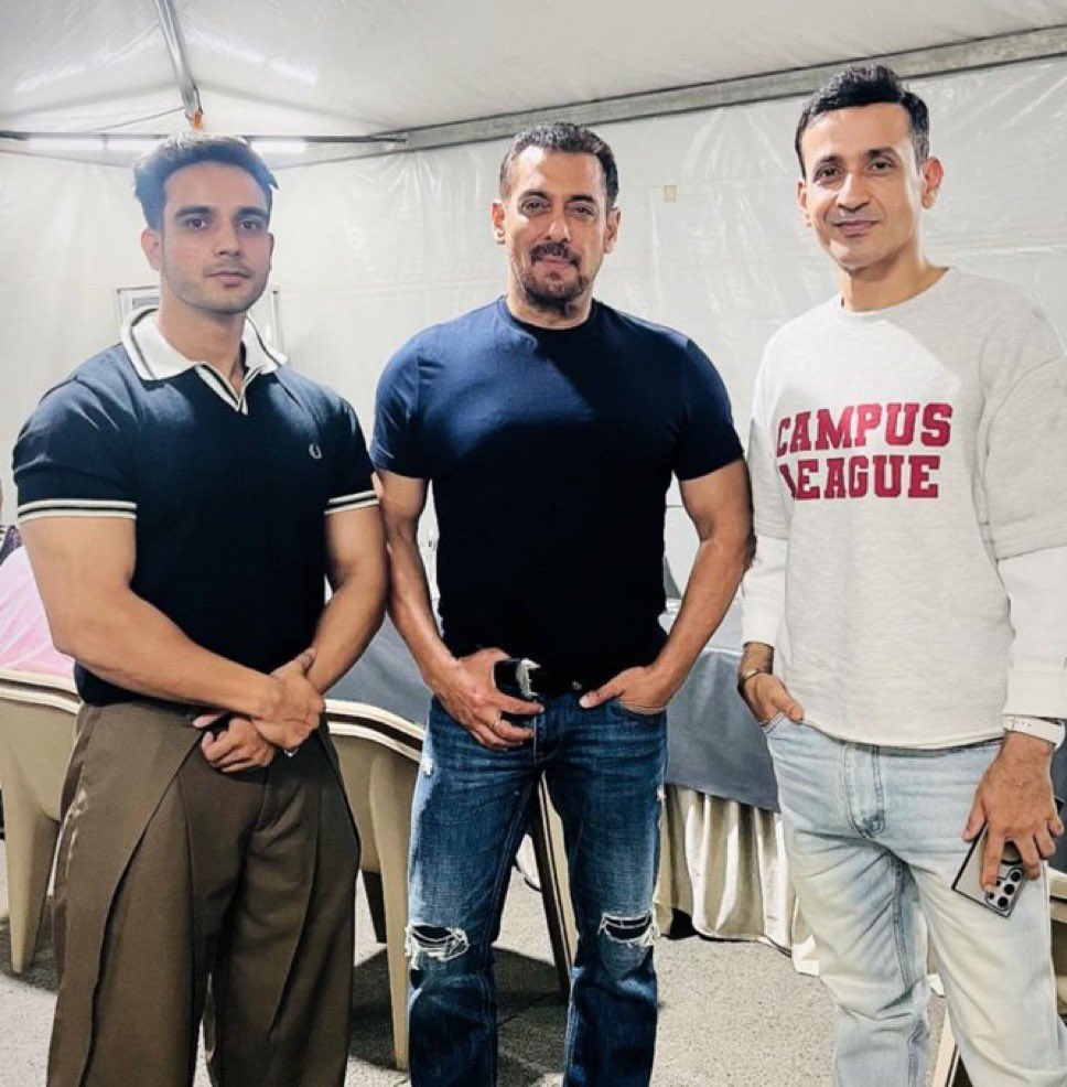 ManishV215's tweet photo. MONSTER MODE ON 

Salman Khan is bringing a different storm with MONSTER https://t.co/Ej1erBrw2R