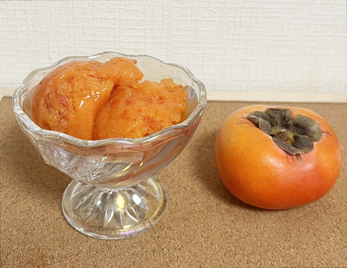 KAGOME_JP's tweet photo. おはカゴメ🍅
今日は #柿の日 です！
柔らかめの柿と固めの柿、どっちが好きですか？
熟しすぎてぶよぶよになってしまった…そんな時は、冷凍するとシャーベットの様になっておいしくいただけます✨ https://t.co/OFZ2wApJuJ