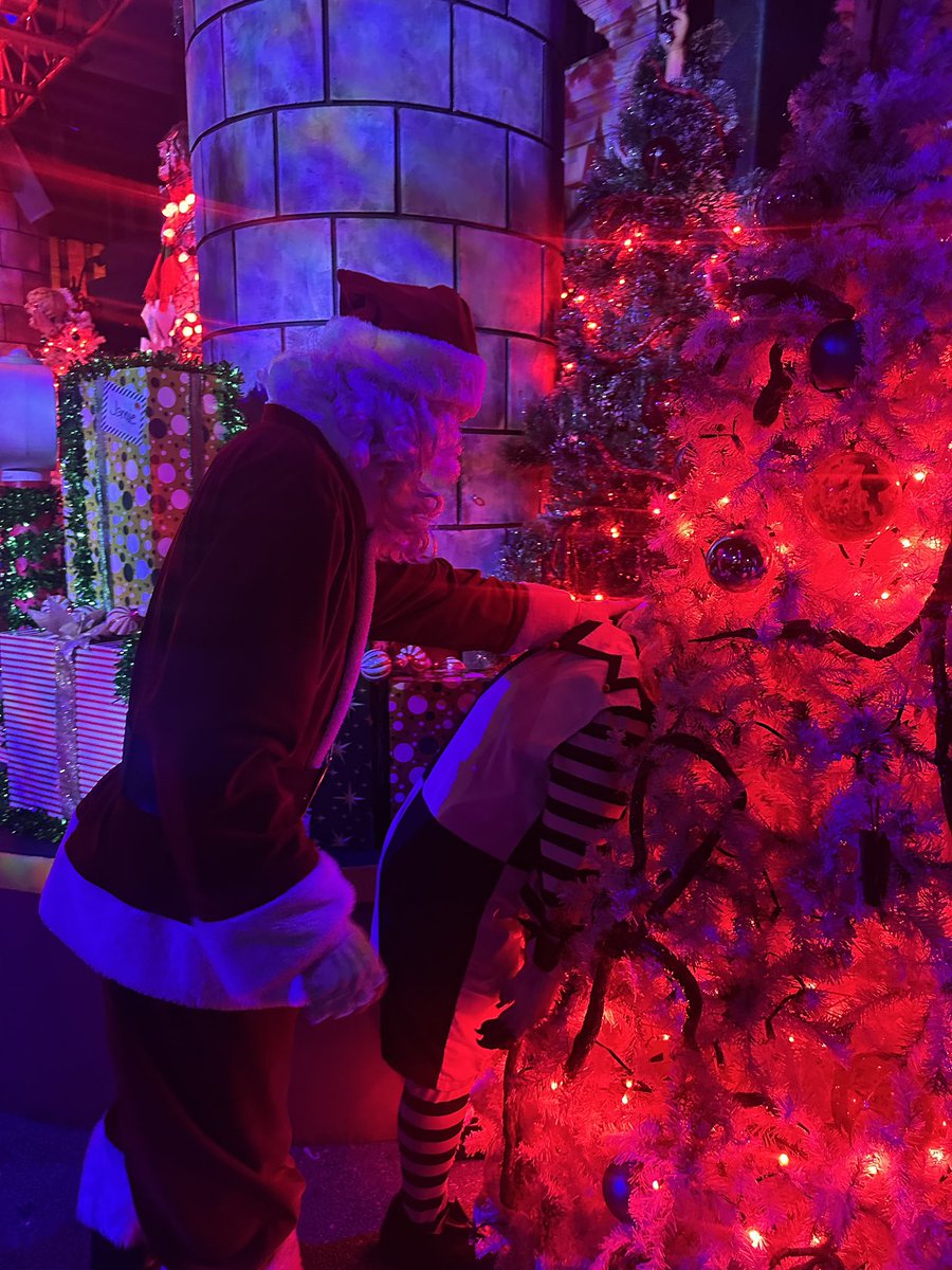 RUSTlNPlECES's tweet photo. their face left a dent in the branches 😭 https://t.co/uVXeshMjHH