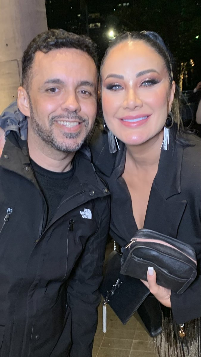 cassiobaianosp's tweet photo. Encontrei o #sergiomalandro #galvãobueno #helenganzaroli #renataabravanel no #upfrontSBT https://t.co/MXo3wTwXNr