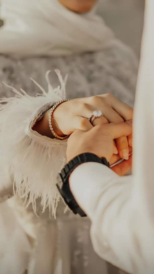 Soulmate__46's tweet photo. من پسند شخص کے بنا آپ یتیم ہی رہیں گے چاہے ساری دنیا آپ کو گلے لگا لے♥️
#متاعِ_دل https://t.co/7GaWhOtWsl