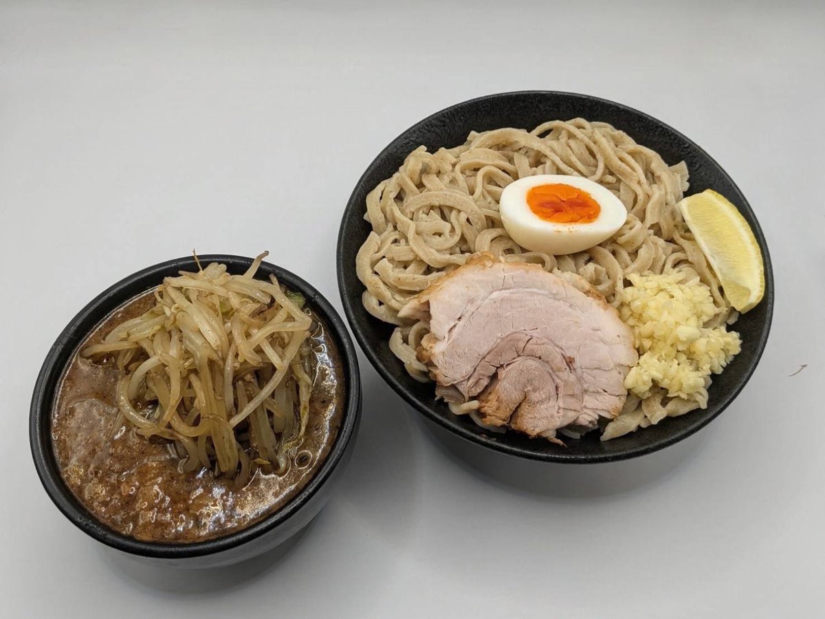 crazypork_jp's tweet photo. 【本日より販売開始】

新商品「CRAZY 魚介背脂つけ麺」登場！

濃厚な豚の旨みに魚介の風味と背脂のコクを重ねた、パンチ抜群の一杯。

さらに本日から「てりたまマヨ丼」も販売開始！

ガッツリ食べたい方はぜひ両方お試しください！

#クレイジーポーク  #つけ麺 #ラーメン https://t.co/BTJjmZzOms