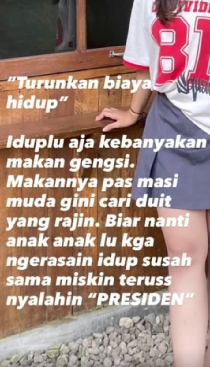 562side's tweet photo. ada lagi nih 02 voters yang GAK NAPAK TANAH dan NIREMPATI

gajinya 5.6jt dan dia stay di solo, yang tau ig nya tolong di spill dong

dengan gaji semungil itu tapi mbak nya udah punya pajero ya? mana masih mahasiswa? hmm, jujur janggal sih... dapet dari mana mbak duitnya? dari wowo kah?

kl sebagian besar duitnya masih dapet dari ortu yang HAVE, good for u deh soalnya gak ikut ngerasain penderitaan warga indo yang cari kerja susah, gaji dikit, biaya hidup mahal