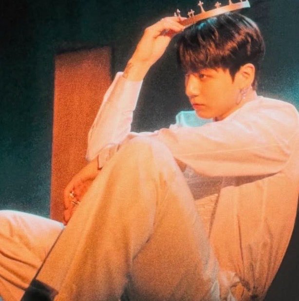 kittaenoir's tweet photo. anything can be slb jungkook related if you have the power to see it https://t.co/Wvied07DTR