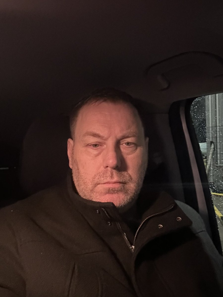 DutchDick2's tweet photo. Early morning and at work, its dark and raining 😞 https://t.co/4oHwqcRKvv