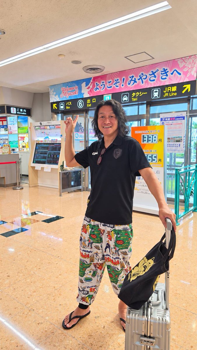 okano_yajin's tweet photo. 野人でございます！
明日10月24日（土）から、JFL昇格につながる全国社会人サッカー選手権大会がいよいよ開幕！

#南葛SC の挑戦を見届けるため、私も宮崎にやってきました🔥

皆さんもぜひ一緒に戦ってください！
熱い応援をよろしくお願いします！ https://t.co/OCkZ48tKI9