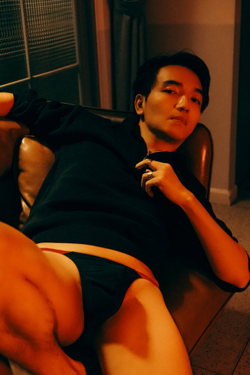 LongBodyTalk's tweet photo. đăng ảnh nhẹ nhàng vì mọi người nghĩ mình chỉ chụp ảnh 💦
IG: long.bodytalk | DM for 📷 #longmonologue #malephotography #bodyart #eroticphotography https://t.co/jJooxANxiv