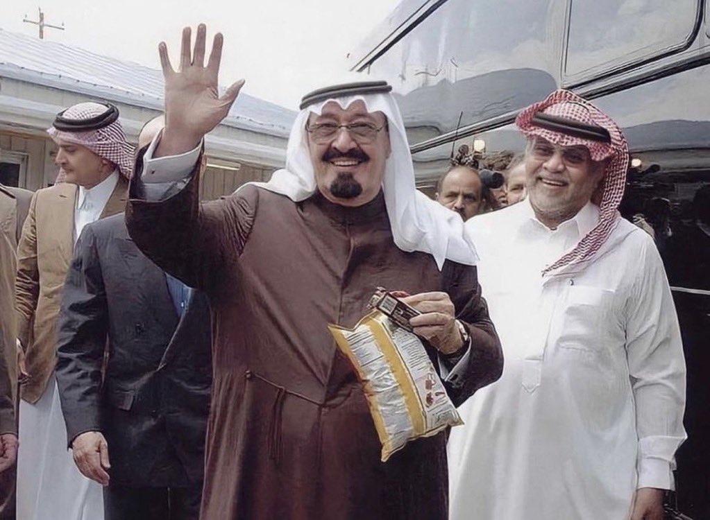 o9uoon's tweet photo. بابا عبدالله " الله يرحمه ويغفرله " 😞 https://t.co/6NKdrNXkhk