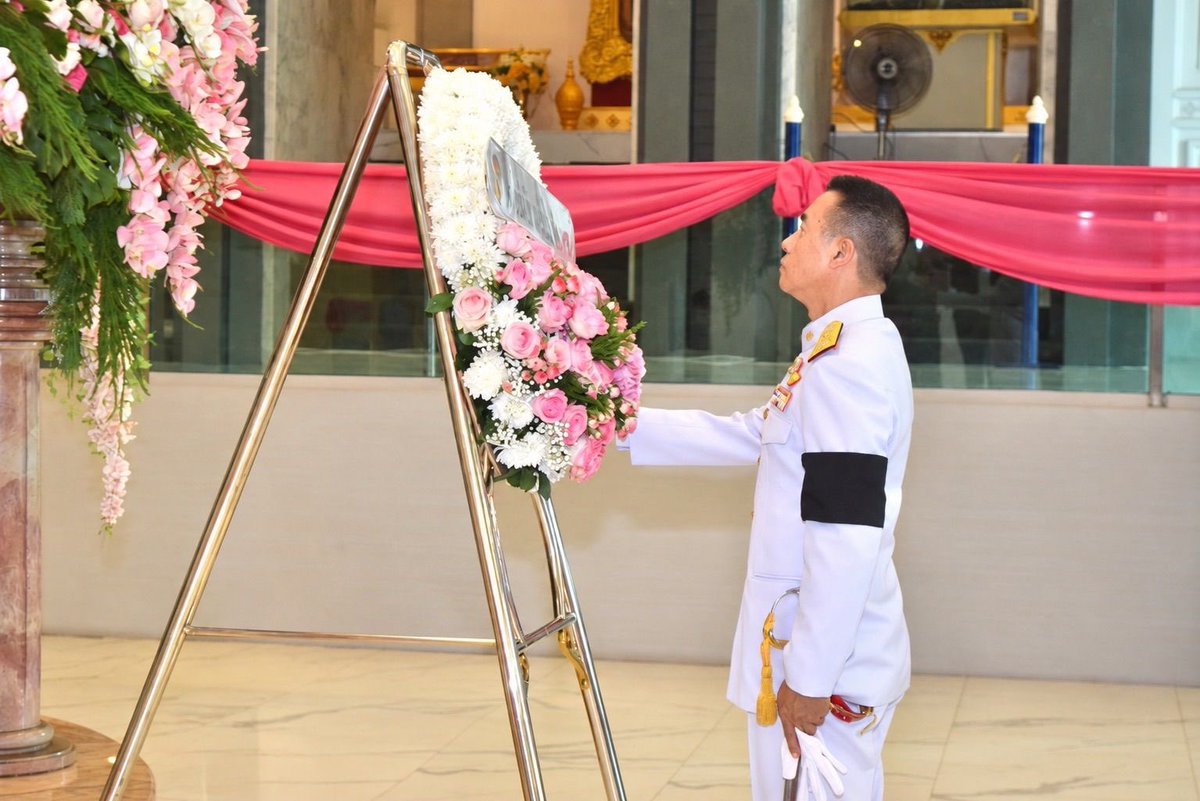 RTARF_PR's tweet photo. วันปิยมหาราช ครบรอบ ๑๑๖ ปีแห่งการสวรรคต

วันศุกร์ที่ ๒๓ ตุลาคม ๒๕๖๙ เวลา ๐๘.๐๐–๑๒.๐๐ น. ณ อนุสรณ์สถานแห่งชาติ จังหวัดปทุมธานี กองประวัติศาสตร์และพิพิธภัณฑ์ทหาร กองบัญชาการสถาบันวิชาการป้องกันประเทศ จัดพิธีวางพวงมาลาถวายราชสักการะพระบรมรูปพระบาทสมเด็จพระปรมินทรมหาจุฬาลงกรณ์ พระจุลจอมเกล้าเจ้าอยู่หัว (รัชกาลที่ ๕) เนื่องในวันปิยมหาราช

โดยมี พลโท รวินทร์ เจริญชัย เสนาธิการสถาบันวิชาการป้องกันประเทศ เป็นประธานในพิธี พร้อมด้วยคณะผู้บังคับบัญชาสถาบันวิชาการป้องกันประเทศ และหน่วยงานเครือข่ายมวลชนของอนุสรณ์สถานแห่งชาติ จำนวน ๒๑ หน่วย เข้าร่วมพิธีวางพวงมาลาถวายราชสักการะ

#วันปิยมหาราช
#กองทัพไทย
#อนุสรณ์สถานแห่งชาติ
#oneteamทัพไทย