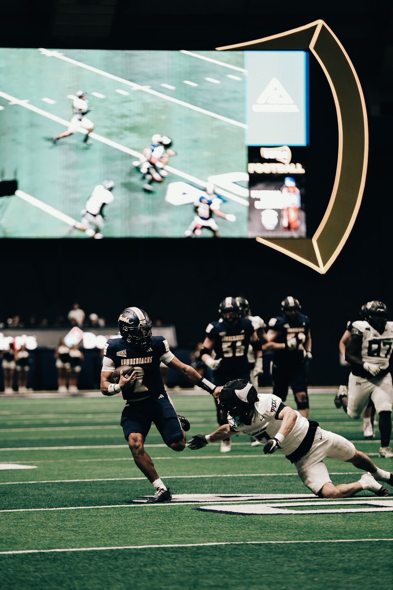 BJMedia1's tweet photo. Several AZHSFB alums made big contributions in #7 NAU’s 38-25 win over Portland State last Saturday:

RS-So. RB Jon Wilson (Liberty): 13 rush, 87 yards, 2 TDs 
Fr. QB Donivan Dixon (Cactus Shadows): 2 rush, 30 yards
RS-Jr. WR Myseth Currie (Cactus Canyon): 4 rec, 49 yards, 1 TD

RS-Sr. LB Ammon Allen (Highland): 7 tackles (2 solo), 0.5 TFLs
RS-Jr. S Shahid Wilson (Millenium): 6 tackles (3 solo)
RS-Jr. DL Braeden Kaczmarek (Red Mtn): 5 tackles (2 solo), 1.5 sacks, 1.5 TFLs
So. LB Noble Young-Blackgoat (Coconino): 2 tackles (1 solo)
RS-Fr. DE Devin Murphy (Maryvale): 1 sack, 1 TFL, 2 tackles (1 solo)

Fr. K Francisco Orduno (Mountain Pointe): 5-5 PATs, 7 KO, 465 yards (65.0 avg), 7 TBs

📸: @javierrcervante