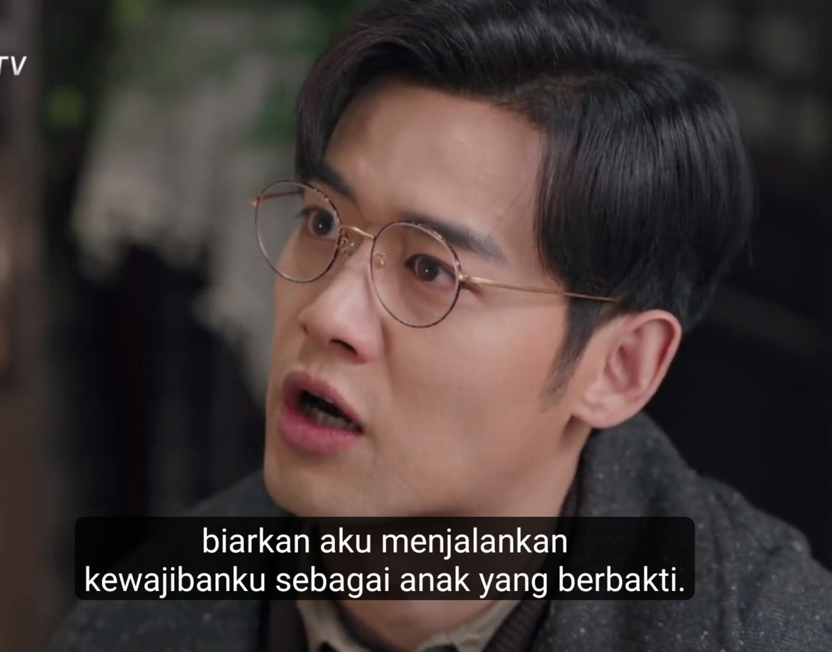 Morefive0's tweet photo. Udah putus sebenernya dari pingjun yg kena pecahan pas bunga, disini dia lebih negasin lagi tapi xt tetep mau nemenin pingjun sama ibunya sekedar balas Budi aja..

Udah ya clear bude" tiktok ini harus tau kalo pingjun dan xueting udah putus 😀

#TheLamentOfAutumn https://t.co/bnPO533j9B