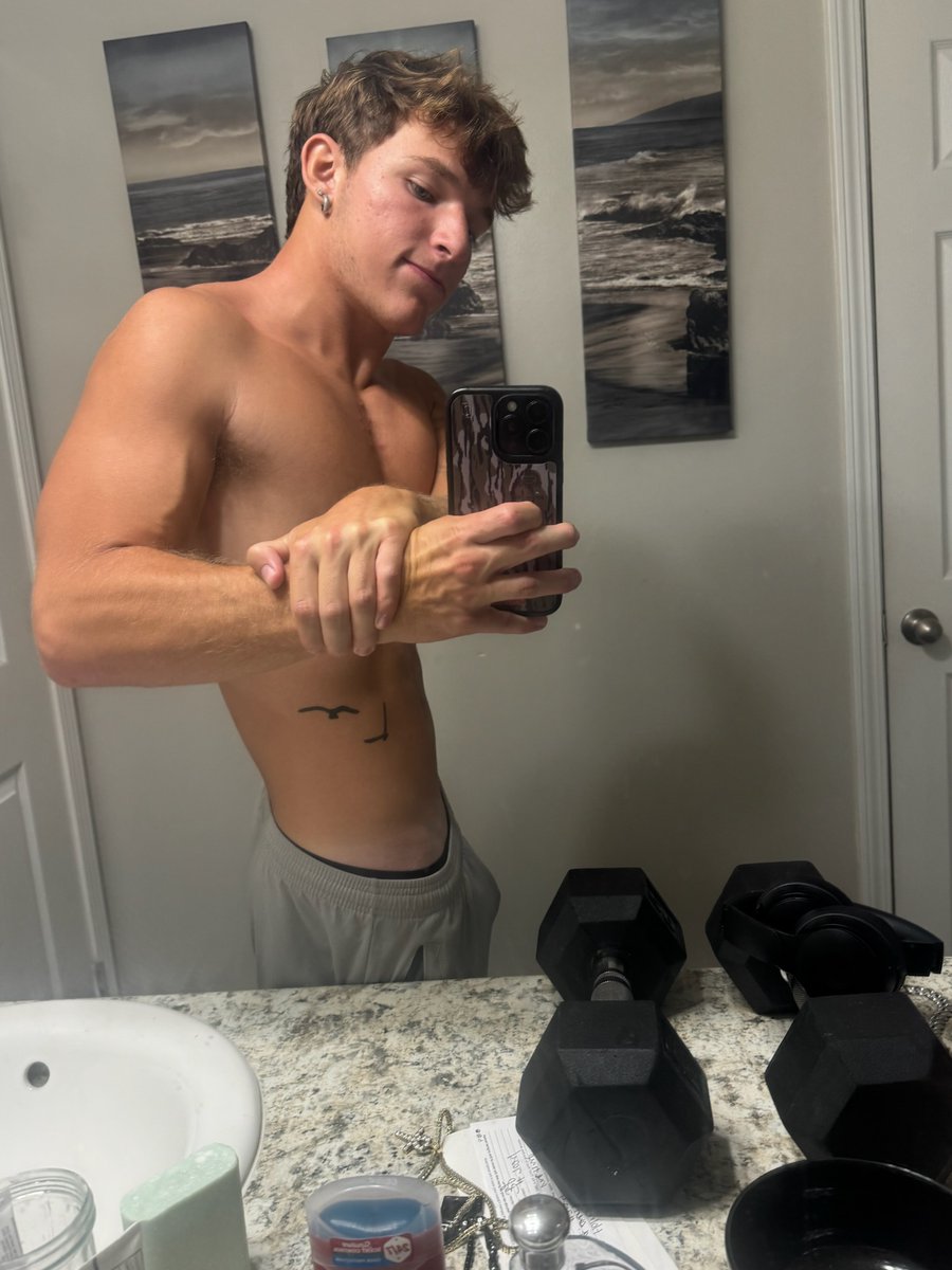 muscletoness's tweet photo. ngl im better than you 😂 https://t.co/IYOCLCSvCd