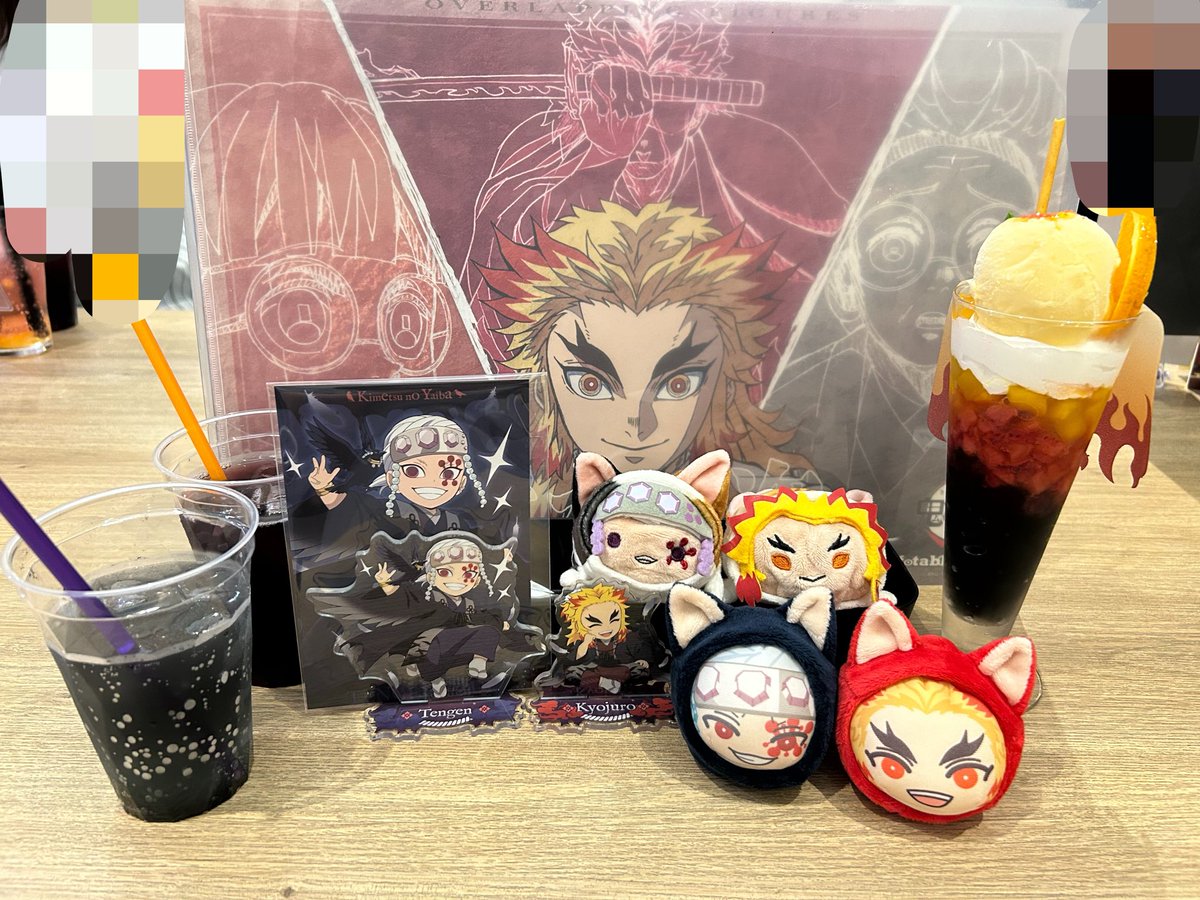 nazunaju's tweet photo. 久々にﾅｺﾞｰﾔの🛸☕️
🍲は温かくて美味しかったけど、室内が暑かったから汗だくよ！
🔥さんのパフェ！羽織り食べれるの？え？紙？とかビビりながら食べました😂
そして、💎さん買っちゃった！ドライブデートできちゃうね😂（小さいよ！でも頭身だったら運転できなくなるからこれでいい） https://t.co/gfoYUa8IDb