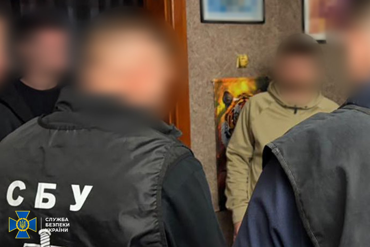 ServiceSsu's tweet photo. СБУ та Нацполіція викрили ще 7 схем ухилення від мобілізації у різних регіонах України

➡️ https://t.co/yuistL3CVA https://t.co/fU3Hda6qCJ